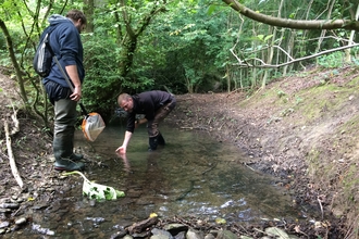Crayfish survey in the Corvedale - Phil & Luke